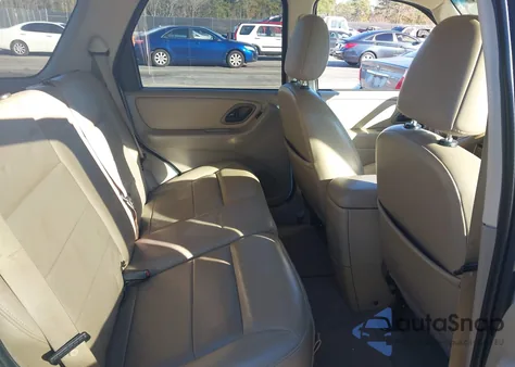 2005 Ford Escape Xlt from USA, damaged, VIN 1FMYU03165KB24227